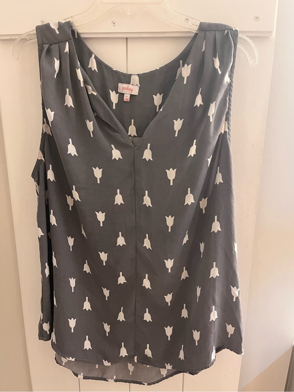 Pixley Gray Tulip-Print Sleeveless V-Neck Camisole
